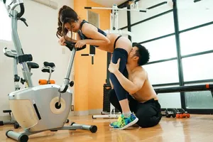 Xin chồng yêu đi tập gym, bà xã vụng trộm với anh pt